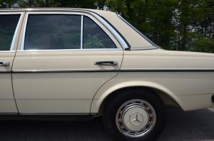 Mercedes-Benz 240 D 1983 года  (EU)